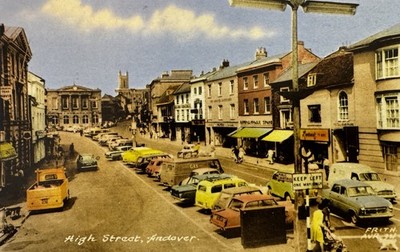 High Street Andover alte Autos Straßenszene Vintage Postkarte Hampshire
