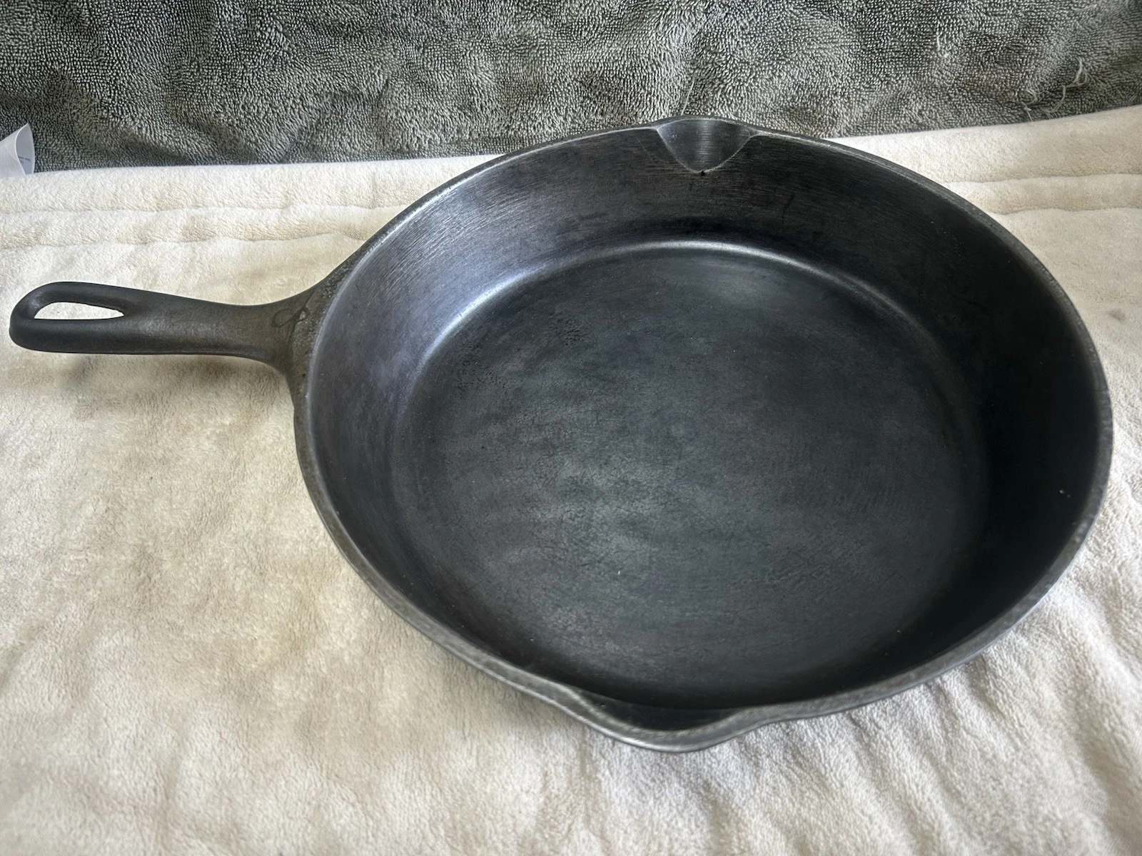 Nice Vintage Unmarked Restored  Cast Iron Skillet with Solid Heat ring Clean