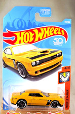 2018 Hot Wheels #143 Muscle Mania 4/10 '15 DODGE CHALLENGER SRT Yellow w/Pr5 Sp