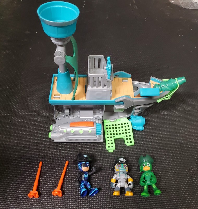 PJ Masks Sky Pirate Battleship plus Deluxe Gekko Mobile