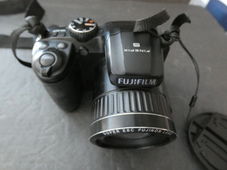 FUJI DIGITAL CAMERA FINEPIXS FINEPIX S 16MP 30X ZOOM S4830 - Image 2 of 4