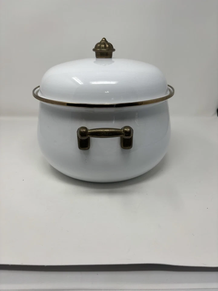 Bon Chef Enamel Pot 3 Qt. with Handles Vintage Serving Ivory Lid - Image 4 of 4