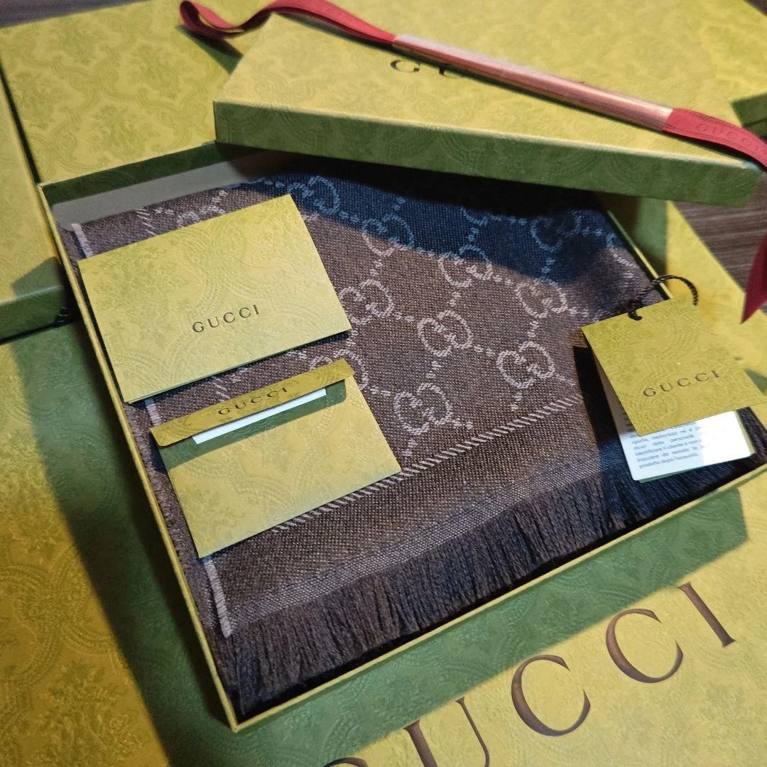Gucci écharpe châle étole noir gris luxe laine avec boite