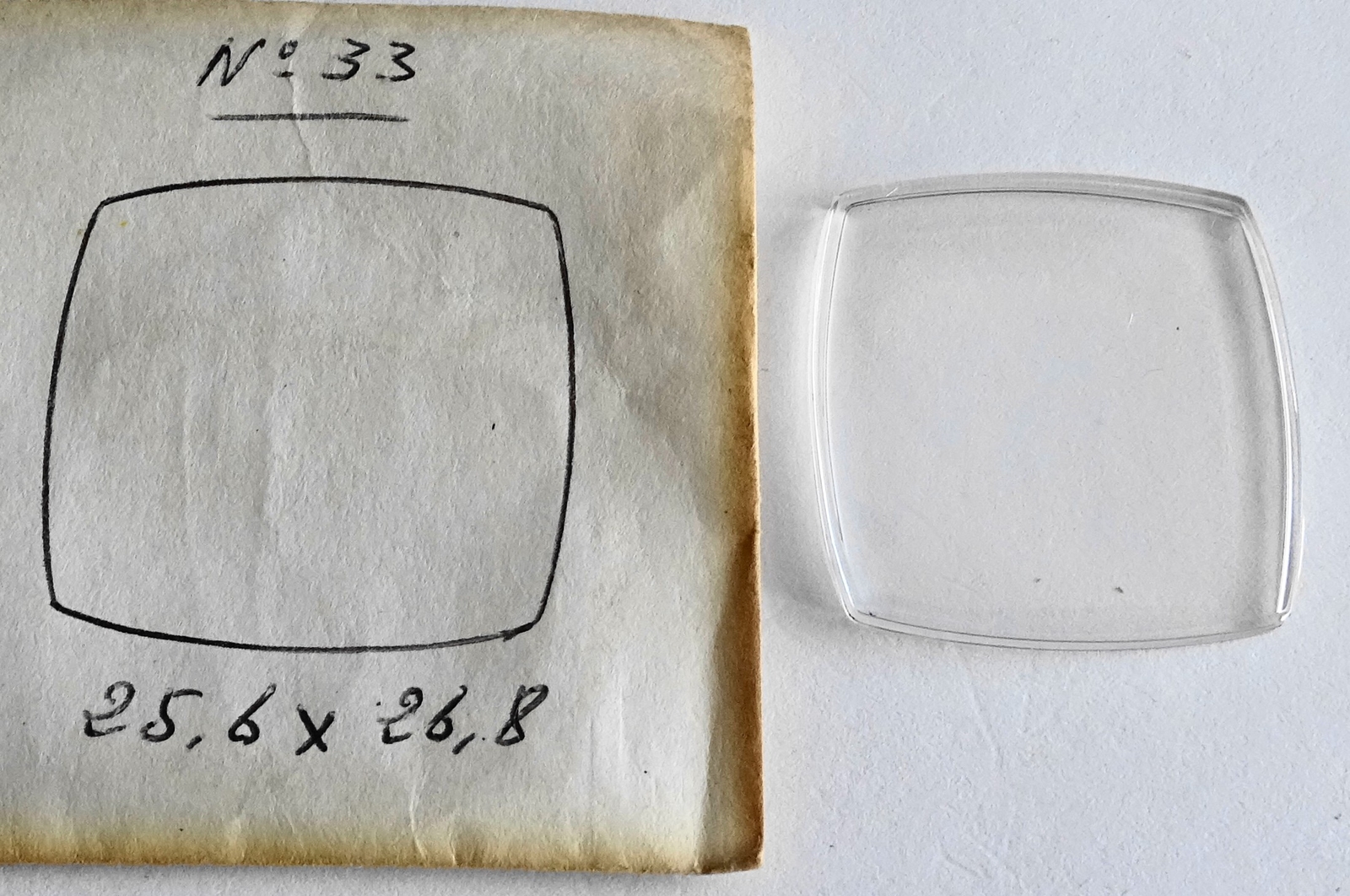 VERRE MONTRE OPTIQUE ARRONDIS 16 X 15 mm BASE PLATE