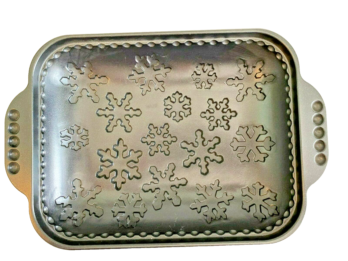 Nordic Ware Snowflake Baking Pan Cast Aluminum x 11 Holds 10 Cups