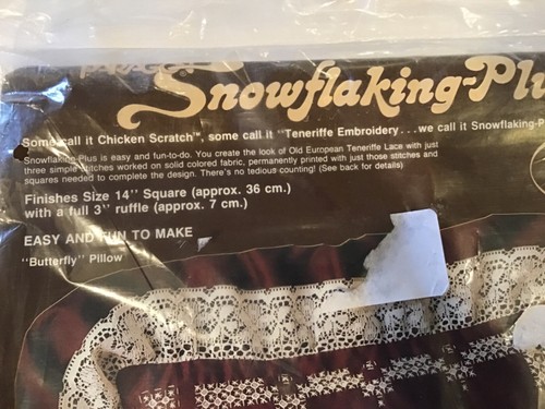 Vintage 1983 PARAGON Snowflaking - Plus “Butterfly” Pillow Kit - NO. 0495 - Imagen 2 de 6