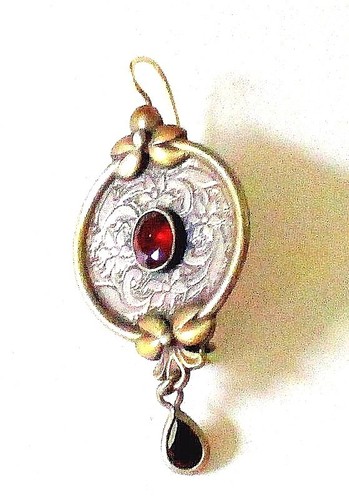 PAIR OF ORNATE STERLING - 22 KT. - GARNET DROP PIERCED EARRINGS - AFGHANISTAN - Picture 8 of 8