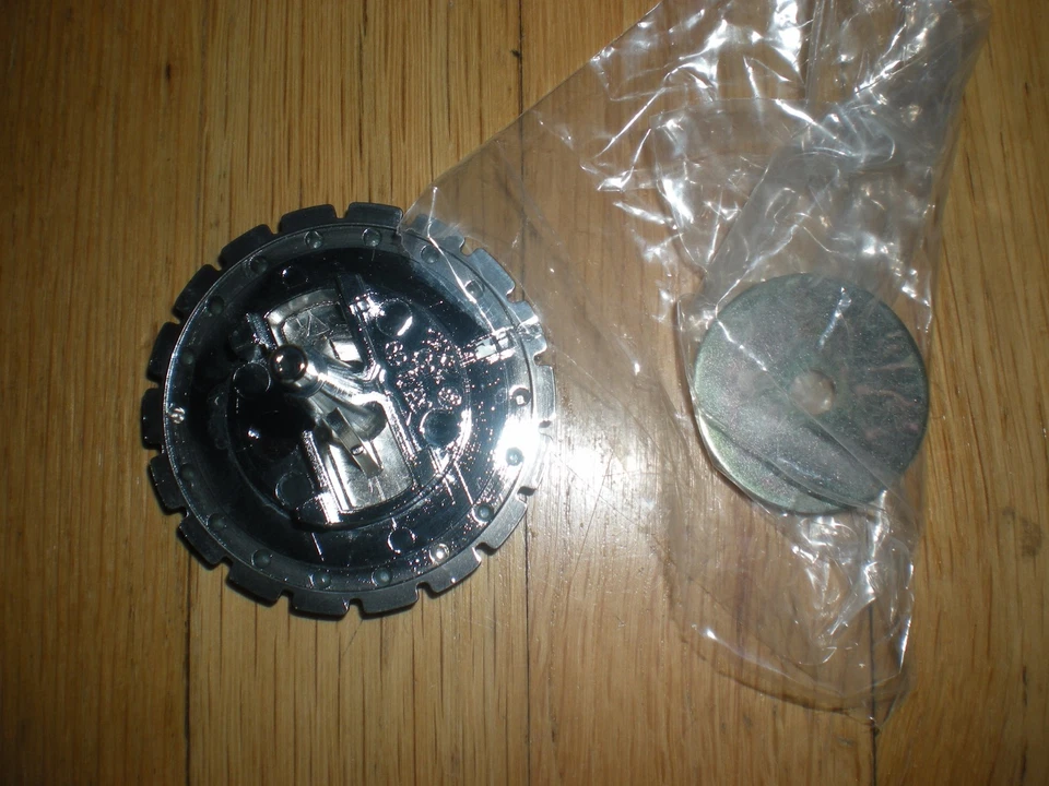 Nuevo de Lote Antiguo 1978 1980 1981 1982 Ford Courier Truck Parrilla Emblema 2.3L Litro D87Z-8213-A Foto 2 de 3