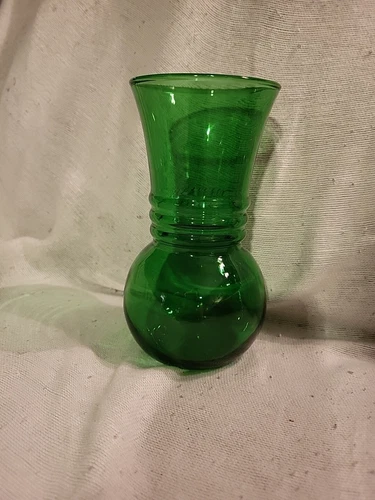 Anchor Hocking Glass Emerald Green Flared Ribbed Vase Vtg 6.25”- Bx19