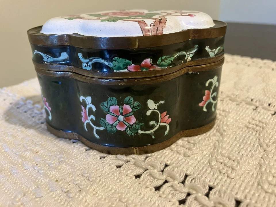 Esmalte de cuatro hojas chino en caja de cobre, antiguo ~ etiqueta República Popular de China Foto 3 de 4