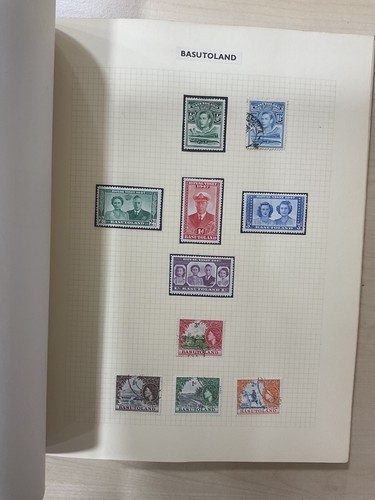 Commonwealth stamps, some world in loose leaf album. Mint/Used #z607 - Imagen 19 de 23