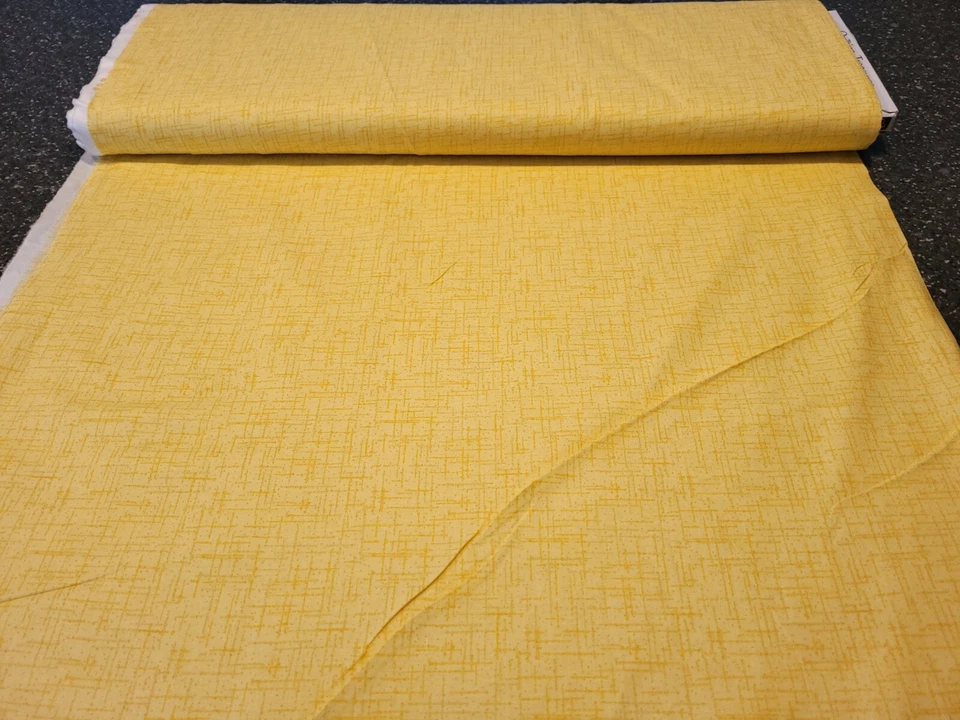 Colcha Matrix Wide BTY Quilting Treasures 107" larga apoio amarelo abstrato - Imagem 3 de 3