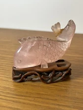 STATUETTE PIERRE DURE QUARTZ ROSE CHINE ASIE POISSON SOCLE BOIS 