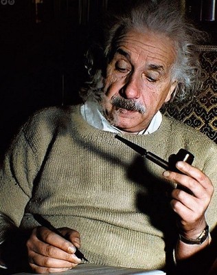 1940 ALBERT EINSTEIN at His Home PHOTO  (208-O)