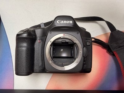 Canon EOS 5D DSLR Camera Body Only Black USB 2.5in Screen