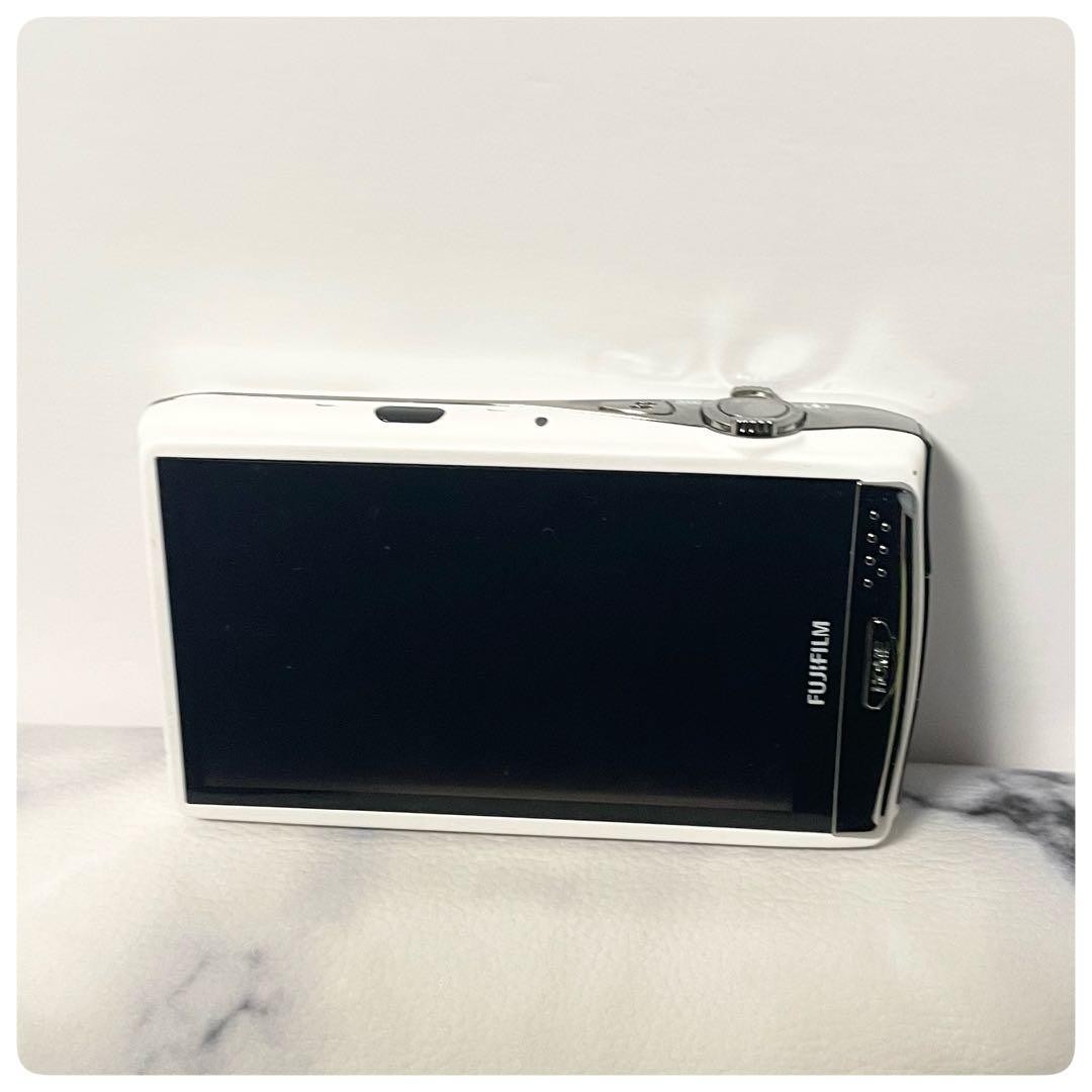 Fujifilm Finepix Z900EXR 16.0MP 5x Touch Digital Camera White Used