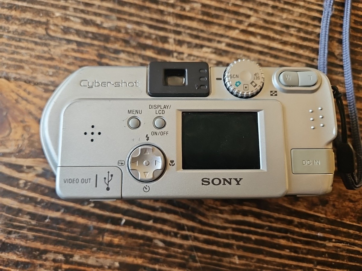 美品 SONY Cyber-shot DSC-P71 デジカメ オールドコンデジ Sony Cyber-shot DSC-P71 3.2MP Digital Camera - Silver for
