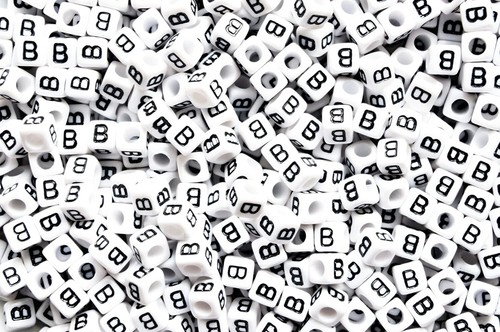 100pcs 6mm white cube mixed, vowel and single letters acrylic alphabet beads - Picture 3 of 30