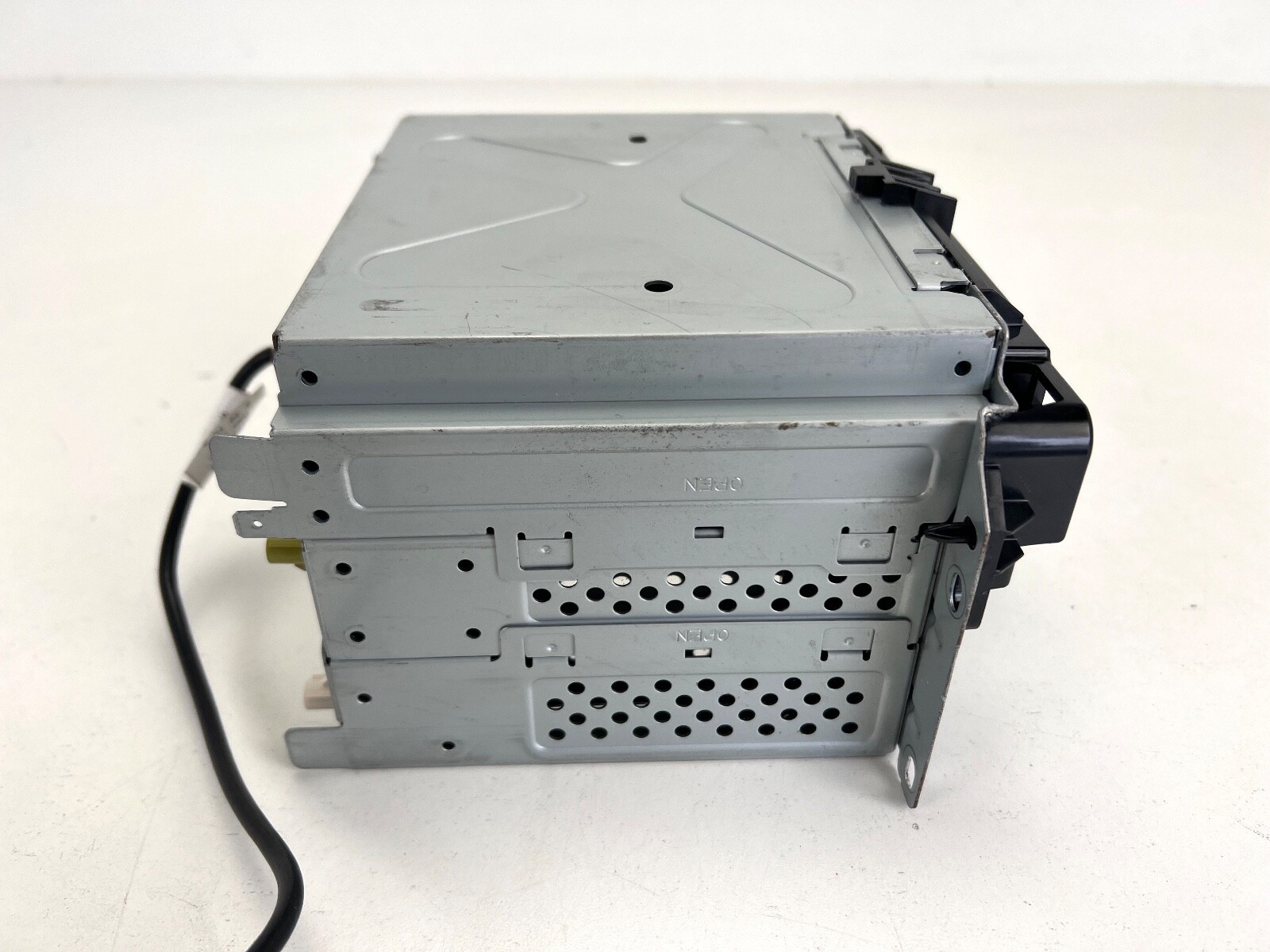 2014 - 2017 Maserati Ghibli Am Fm Cd Radio Media Player OEM 06700301980