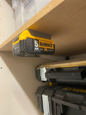 2x 18V DEWALT XR/FLEX VOLT AKKUHALTER/HALTERUNGEN 2Ah/3Ah/4Ah/5Ah/6AH/9AH