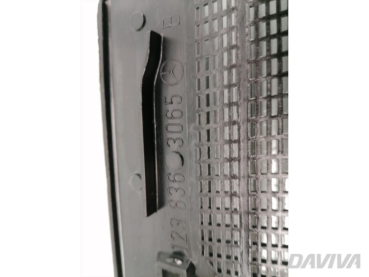 1979 Mercedes-Benz Saloon 300 D Diesel Right Wiper Trim Cover 