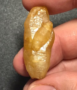 20mm 29.5 Carat Yellow Blue Chameleon Sapphire Rough Natural Corundum Crystal Cab Mineral Gemstone Specimen Madagascar 20mm 29.5 Carat Yellow Blue Chameleon Sapphire Rough Natural Corundum Crystal Cab Mineral Gemstone Specimen Madagascar