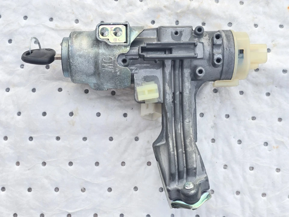 2007-2011 HYUNDAI ACCENT IGNITION SWITCH LOCK W/KEY OEM - Image 3 of 4