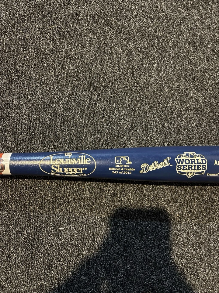 Bate conmemorativo de los campeones de la Liga Americana de los Tigres de Detroit 2012 (#243 hecho en 2012) Foto 3 de 4