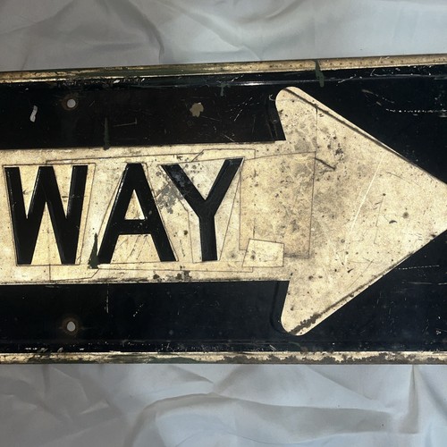 Retired Metal One Way Arrow Road Street Traffic Sign Vintage Rare Unique Metal - Picture 7 of 13