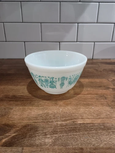Vintage Pyrex Amish Butterprint Turquoise White 1-1/2 Pint Mixing Bowl #401
