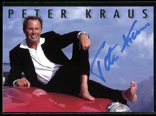 AK Musiker Peter Kraus im schwarzen Sakko auf Motorhaube eines Jaguar E-Type, A