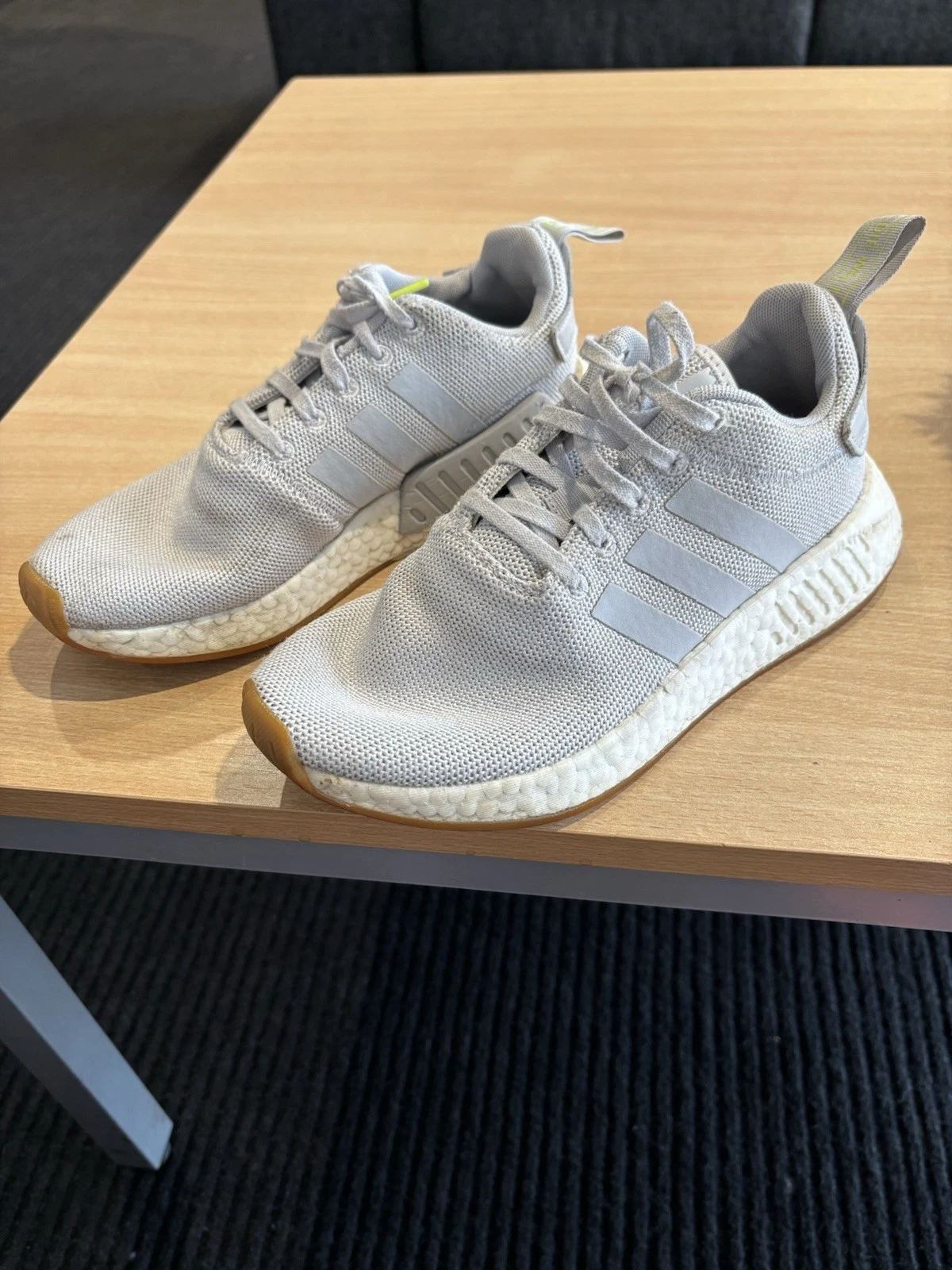 Scarpe da corsa Adidas NMD R2 taglia 5 grigie