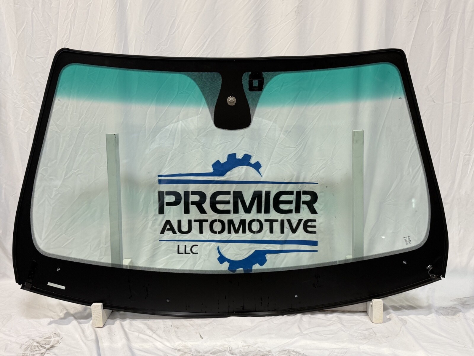 14-23 Maserati Ghibli windshield w/cond sensor ***NEW AFTERMARKET***
