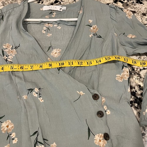 ASTR THE LABEL BUTTON WRAP FRONT FLORAL TOP in Sage Light Green Multi Floral Med - Picture 6 of 14