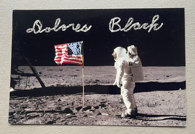 DOLORES BLACK ( 2015) Apollo 11 ''American Flag'' signed Foto 10x15 Autogramm