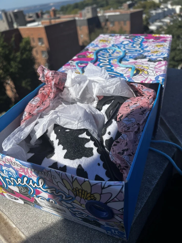 Salto feminino “Loaf It Up” padrão vaca escolha irregular tamanho EUA 11 UE 42 - Imagem 3 de 4