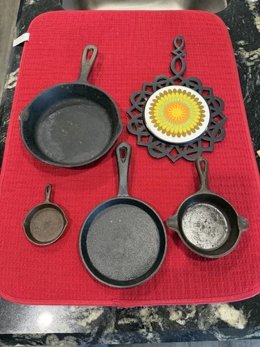 Wagner Ware, Galerie, Active Fortune Cast Iron Skillet Lot & Decorative Trivet