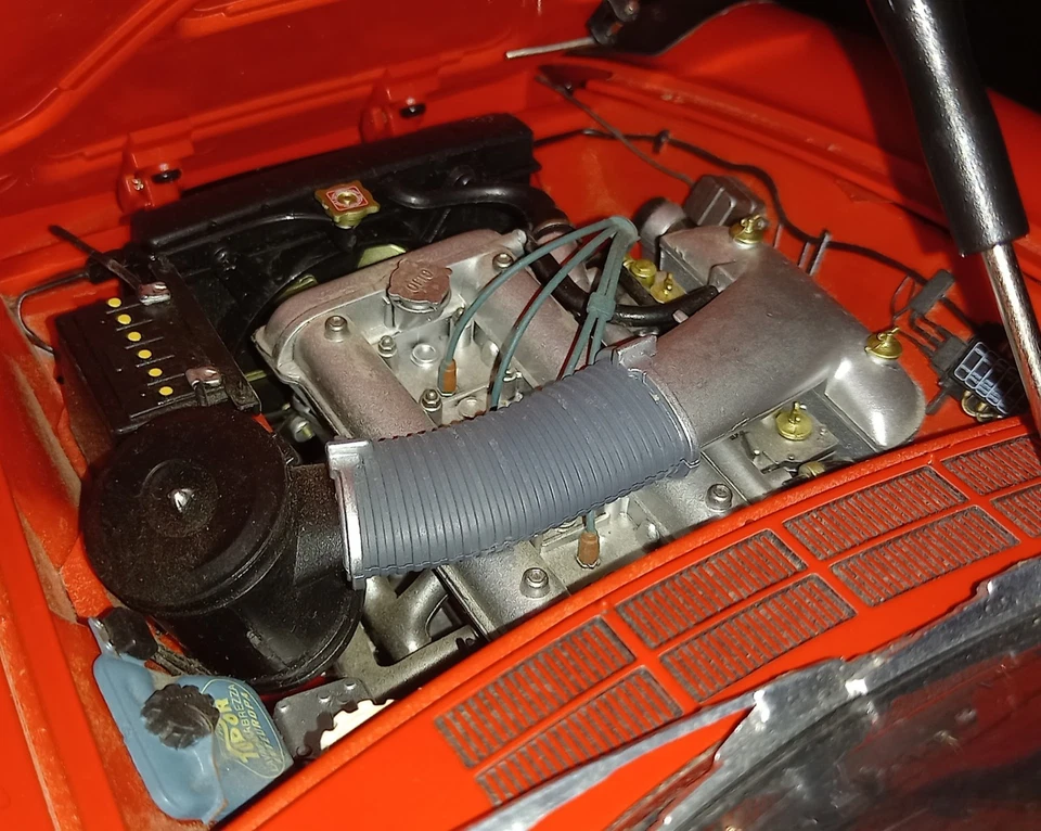 ALFA ROMEO SPIDER 1600 DUETTO "Osso di seppia" 1966 1/8 HACHETTE - Immagine 4 di 4