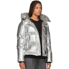 Abrigo acolchado Kenzo plateado talla mediana $695