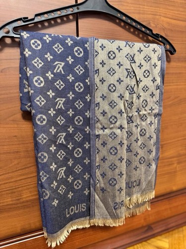 Louis Vuitton LV Scarf Shawl wrap stole silk Made in Italy Gray Blue - Picture 5 of 6