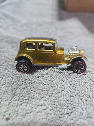 Vintage Hot Wheels Redline Classic 32 Ford Vicky Auto Gold 1968 Mattel USA (A224)
