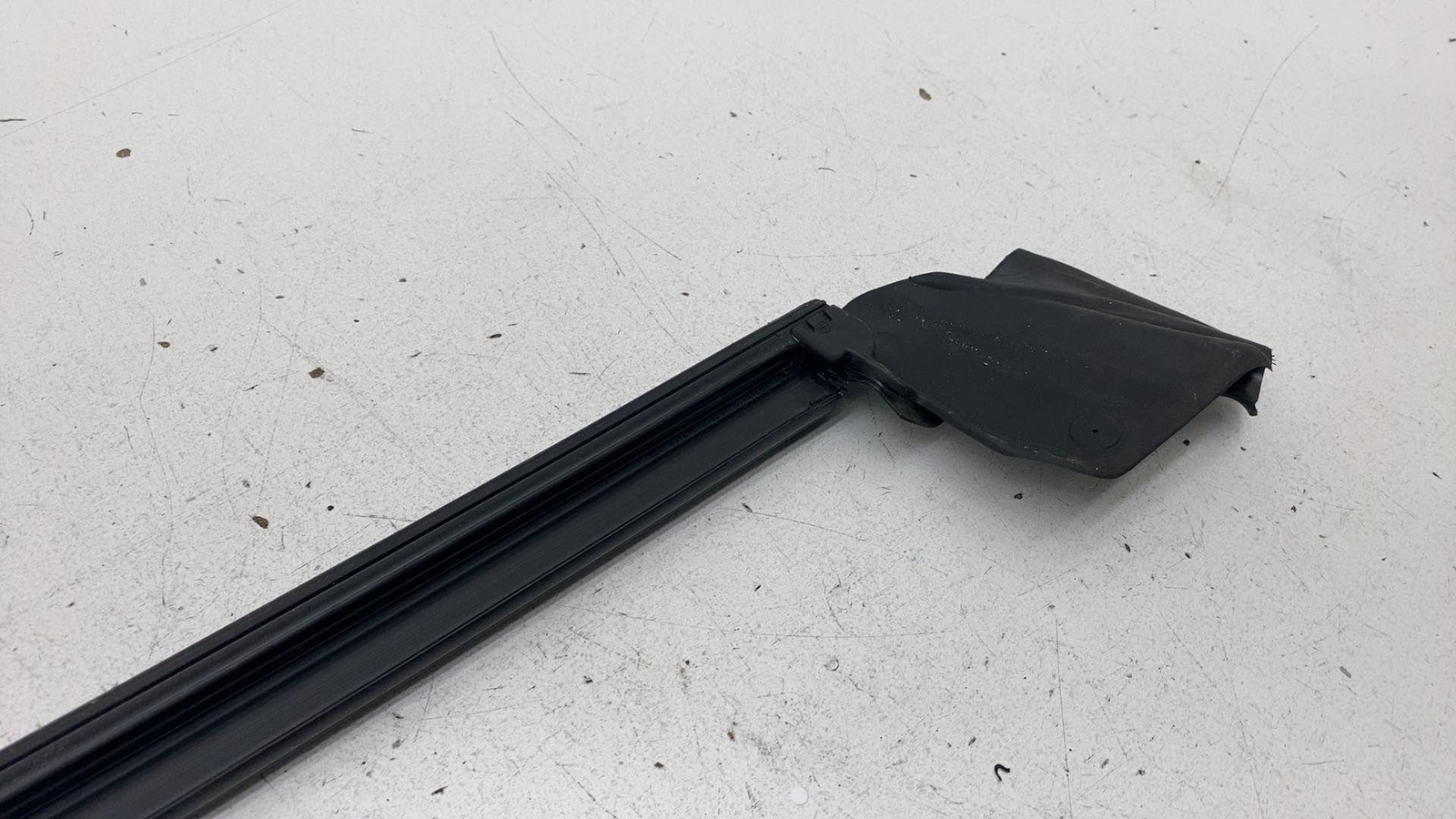 ⭕2020-2023 Tesla Model Y Rear Driver Side Door Inner Belt Seal Left 1500064-00-C