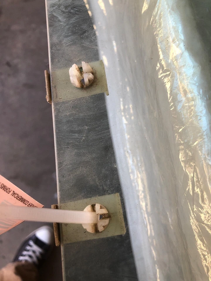 1999 - 2004 CHEVROLET GEO TRACKER Rear Door Glass Window Right Passenger Side RH - Image 2 of 4