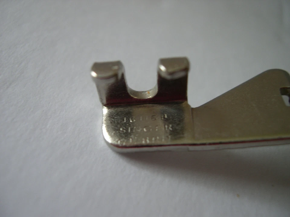 Pé de botão Singer haste inclinada 161168 Grã-Bretanha - Imagem 4 de 4