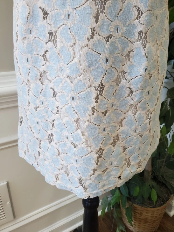 Vestido Dee Elle Azul Crema Encaje Floral Manga Corta Hasta la Rodilla Talla Pequeña Foto 4 de 4