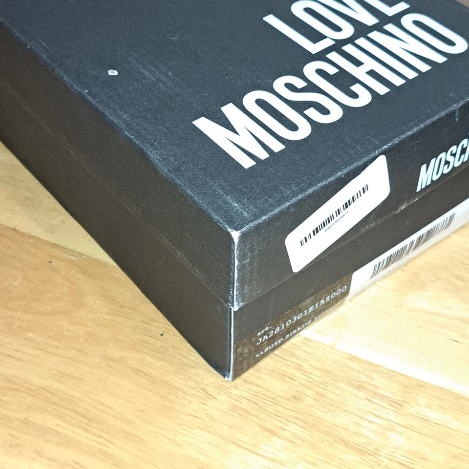 Caja de zapatos Love Moschino (vacía) y par de bolsas para el polvo Foto 4 de 4