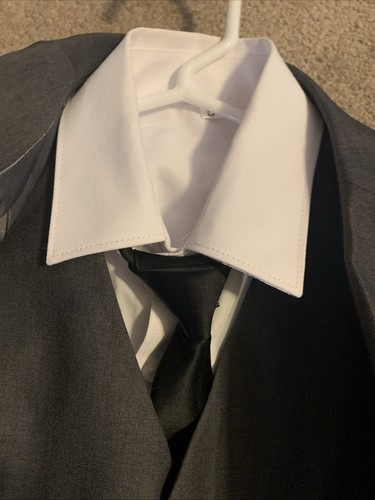 Boys Marvelous World Five Piece Suit Jacket, Pants Vest, Shirt & Tie SZ 5 Gray - Picture 3 of 5