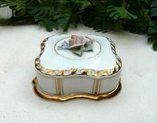 Vintage Schmuckschatulle aus Porzellan mit plastischen Rosen und Goldrand 10 cm