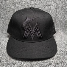 New Era 9FIFTY Miami Marlins Blackout Snapback Baseball Cap Black