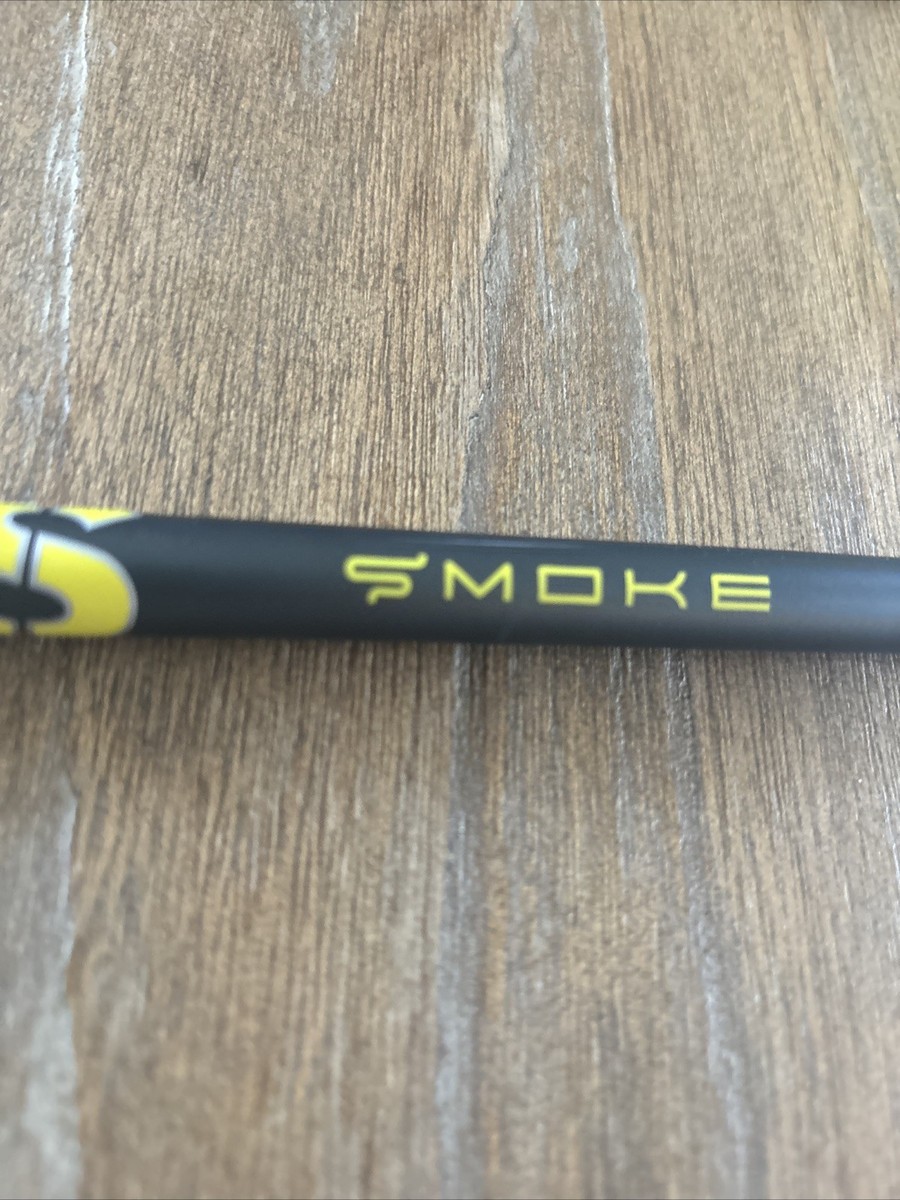 Bei Alberi Gialli Davanti All'edificio Per Uffici Fotografia Stock - Foto 10